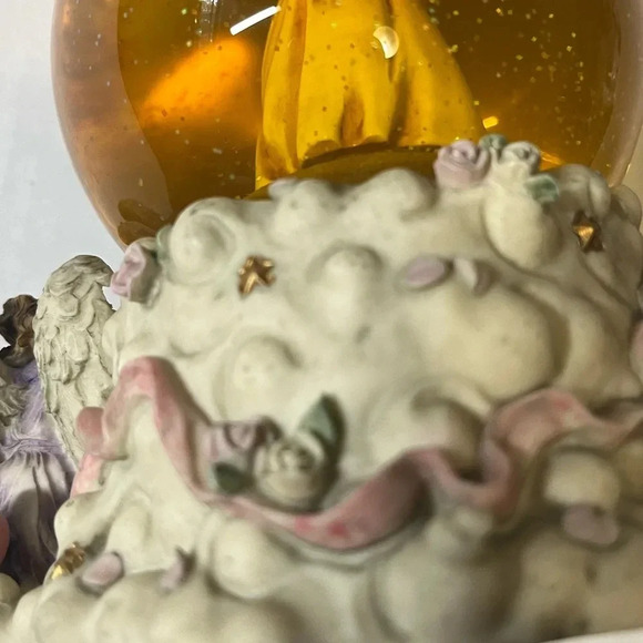 Sankyo vintage Musical snow globe featuring angels on the outside and inside. - Picture 9 of 16